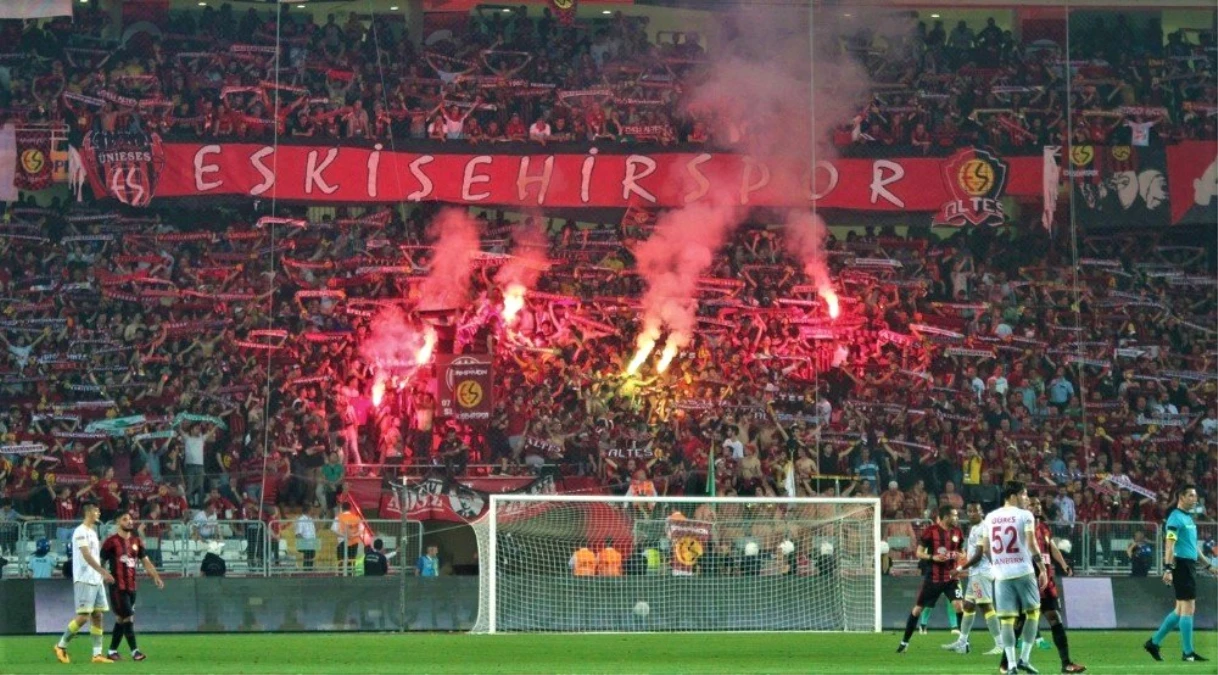 Eskişehirspor Başakşehir\'den 2 Futbolcuyu Renklerine Bağladı
