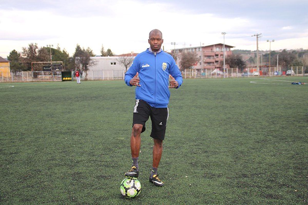 Gediz\'de Afrikalı Futbolcular İlgi Odağı Oldu