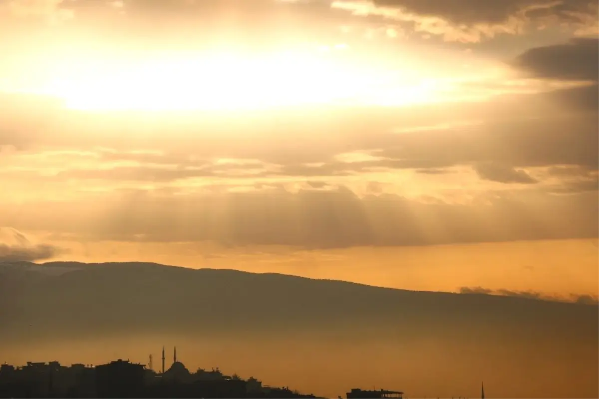 Güneş ve Bulutların Renk Cümbüşü