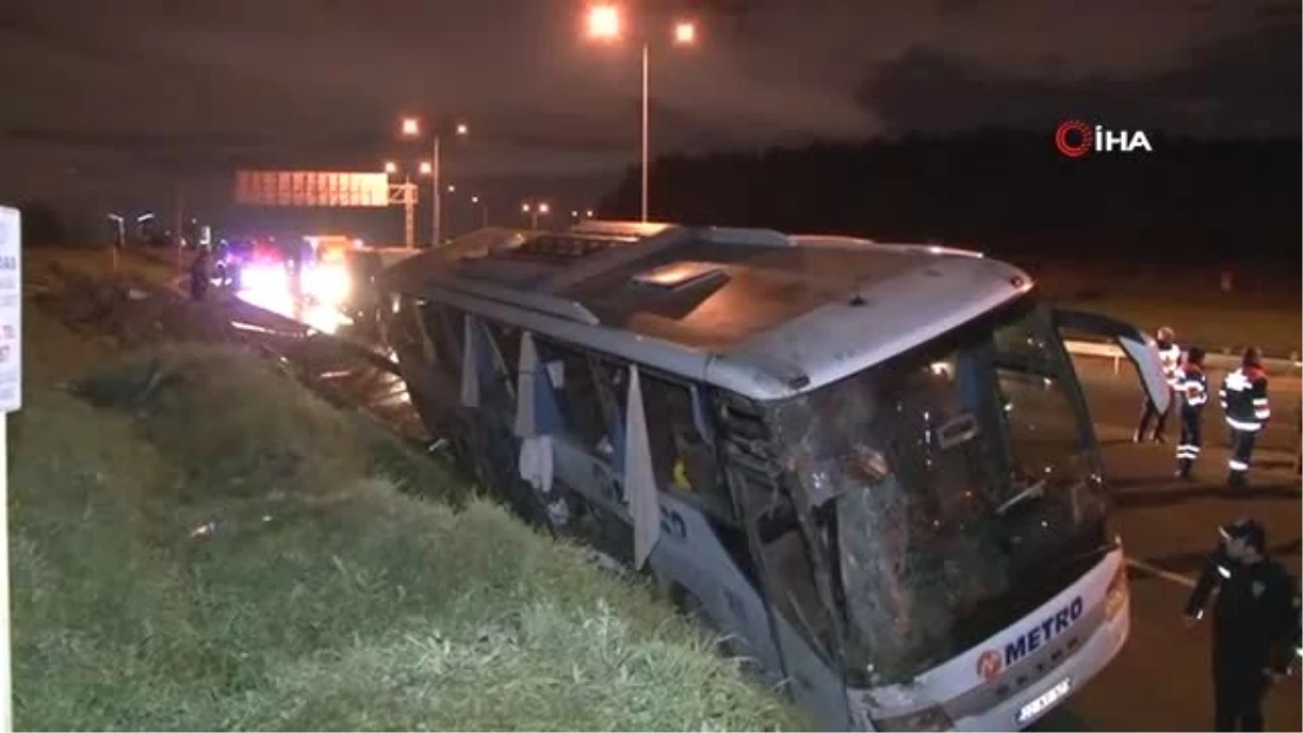 İstanbul\'da Otobüs Devrildi: 2 Ölü 21 Yaralı
