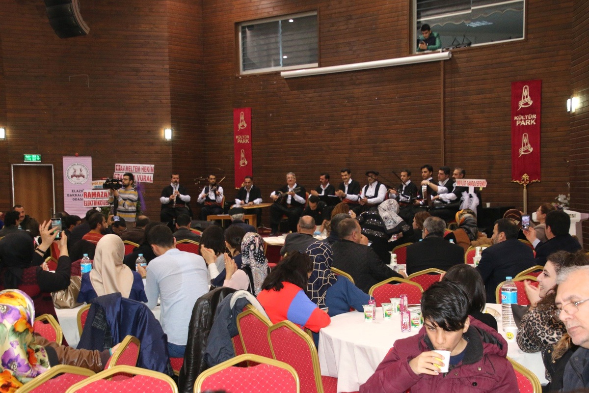 Kursübaşının Konukları Bakkal Teyzeler Oldu