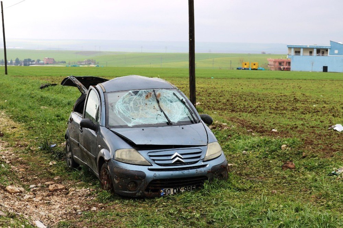 Lastiği Patlayan Araç Şarampole Yuvarlandı: 3\'ü Çocuk 7 Yaralı