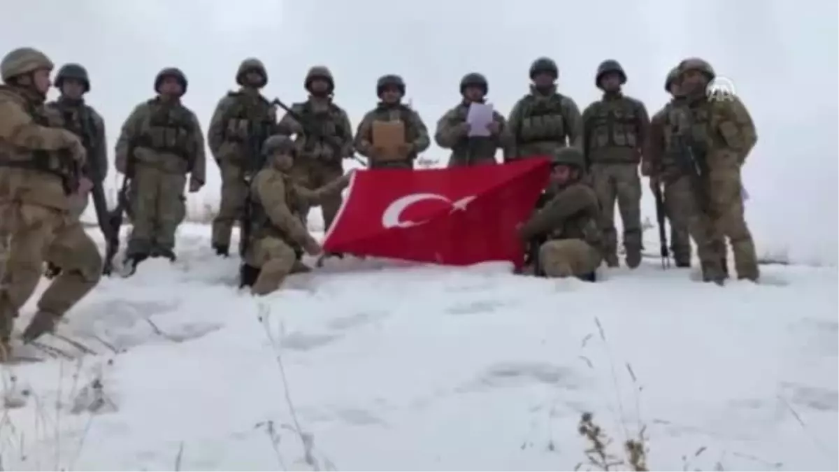 Öğrencilerin Mektuplarına Askerlerden Görüntülü Yanıt