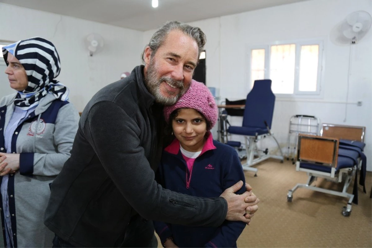 Sinan Albayrak, Suriye\'de Savaş Mağduru Çocuklarla Buluştu