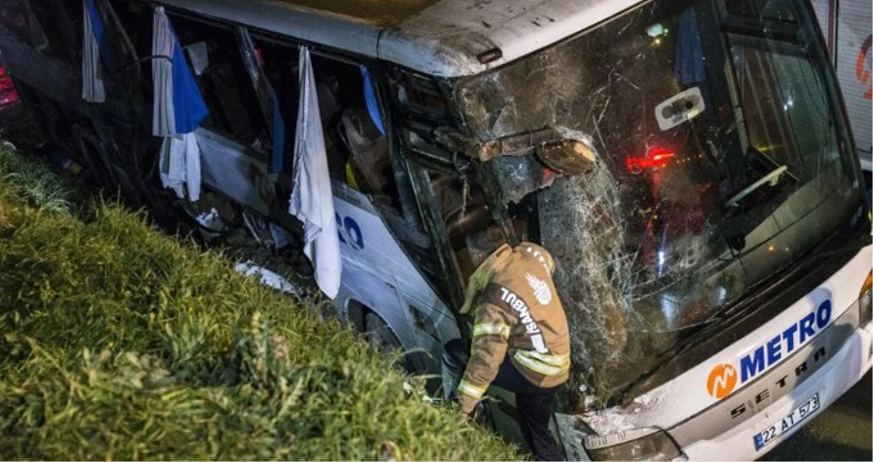 İstanbul\'da Yolcu Otobüsü Devrildi! Ölü ve Yaralılar Var