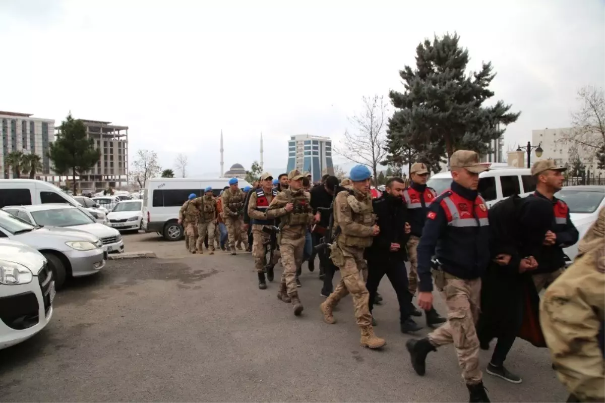 Terör Örgütü Propagandası Yapan 11 Zanlı Adliyeye Sevk Edildi