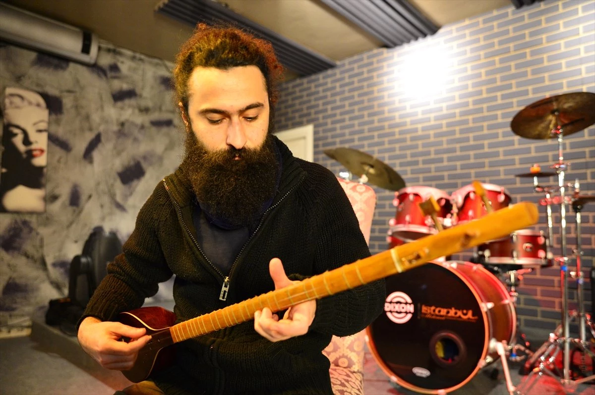 Ülke Ülke Gezerek Farklı Müzik Kültürlerini Tanıyor