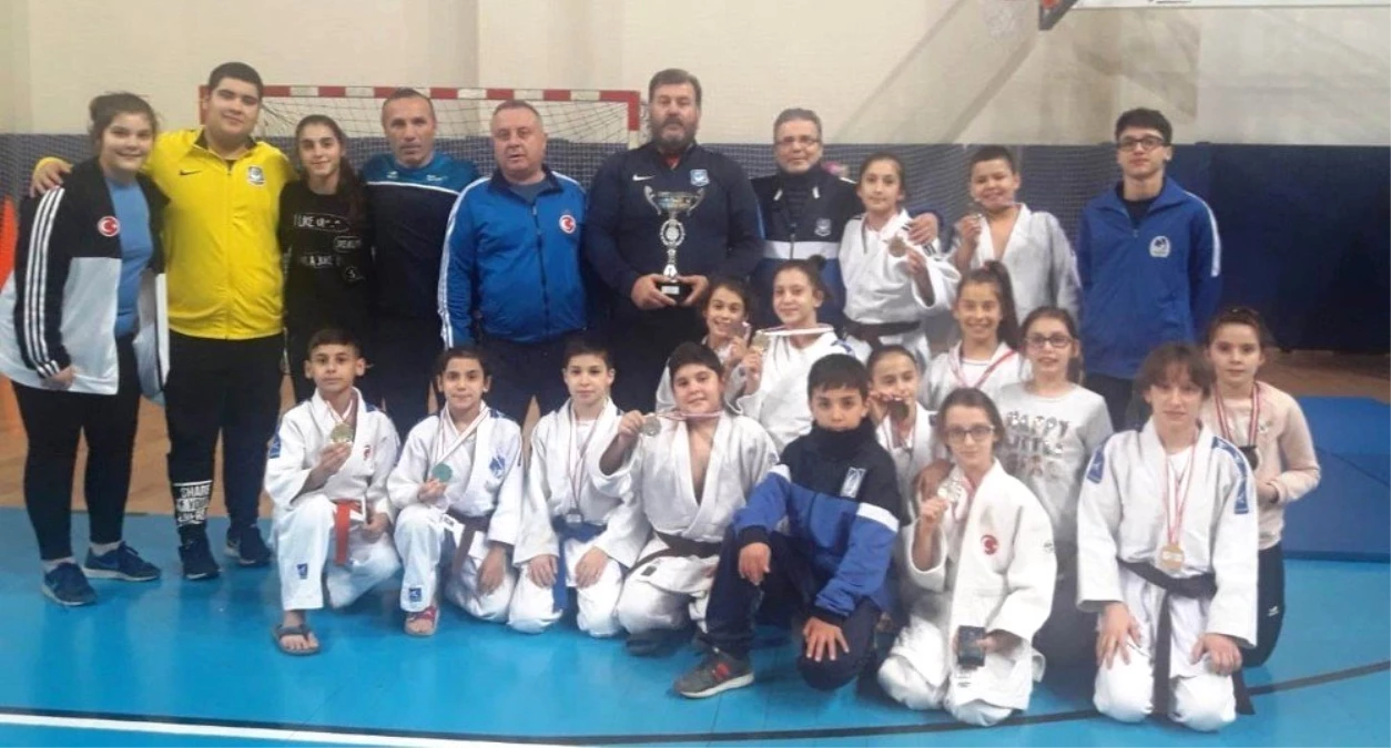 Yunusemreli Judocular Kütahya\'da Madalyaları Topladı