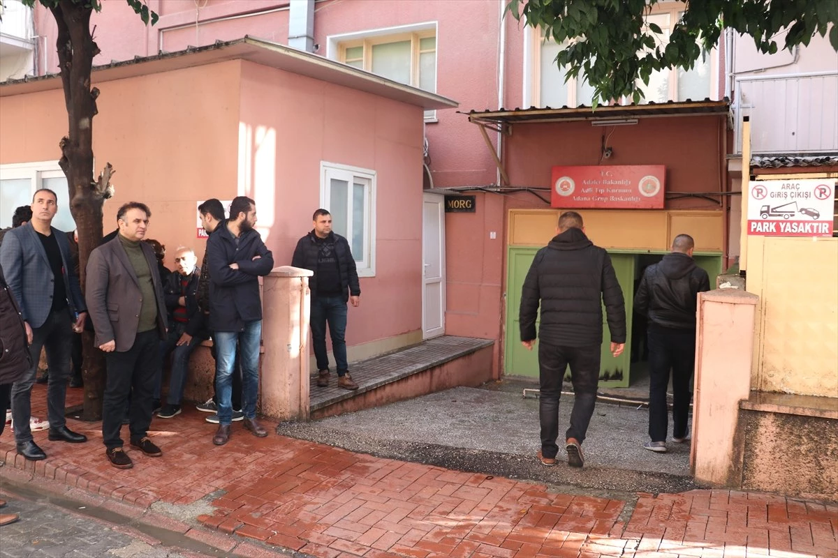 Adana\'da Asker Uğurlamasına Gidenleri Taşıyan Midibüsün Devrilmesi