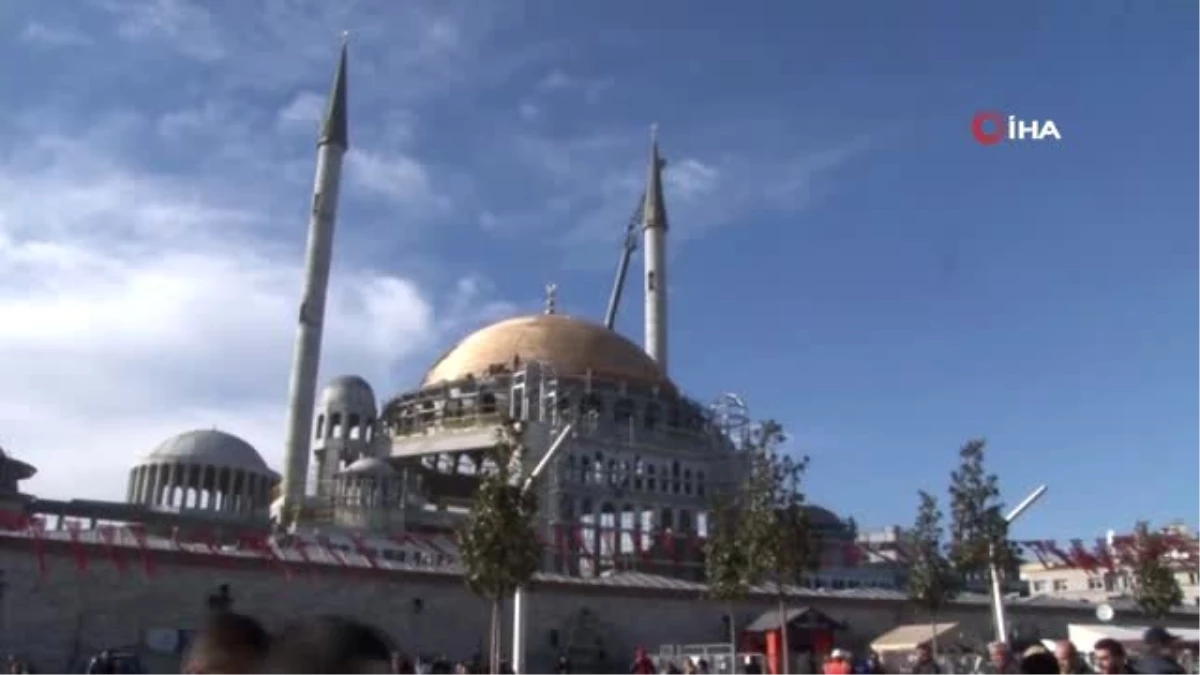 Beyoğlu Belediye Başkanı Ahmet Misbah Demircan, Taksim Camii İnşaatını İnceledi