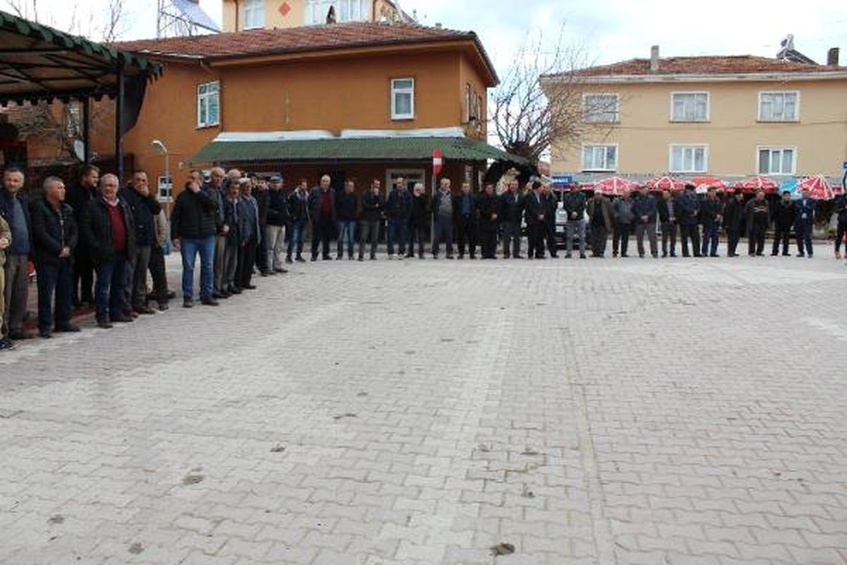 Bilecik\'te Namaz Sonrası Asker Uğurlama Kuyruğu