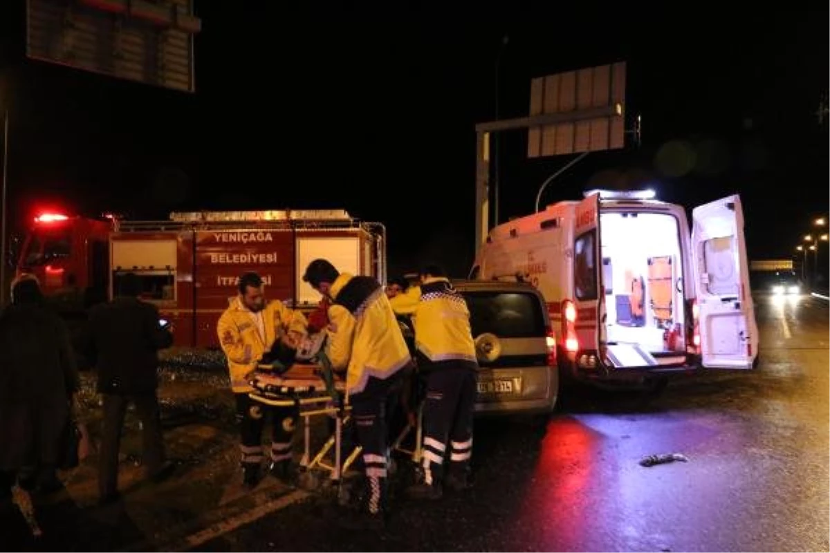Bolu\'da Otomobil ile Hafif Ticari Araç Çarpıştı: 9 Yaralı