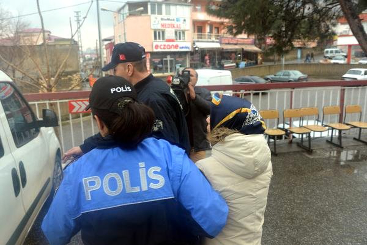 Fetö\'nün Gaybubet Evindeki Eşyaları Taşırken Yakalandı