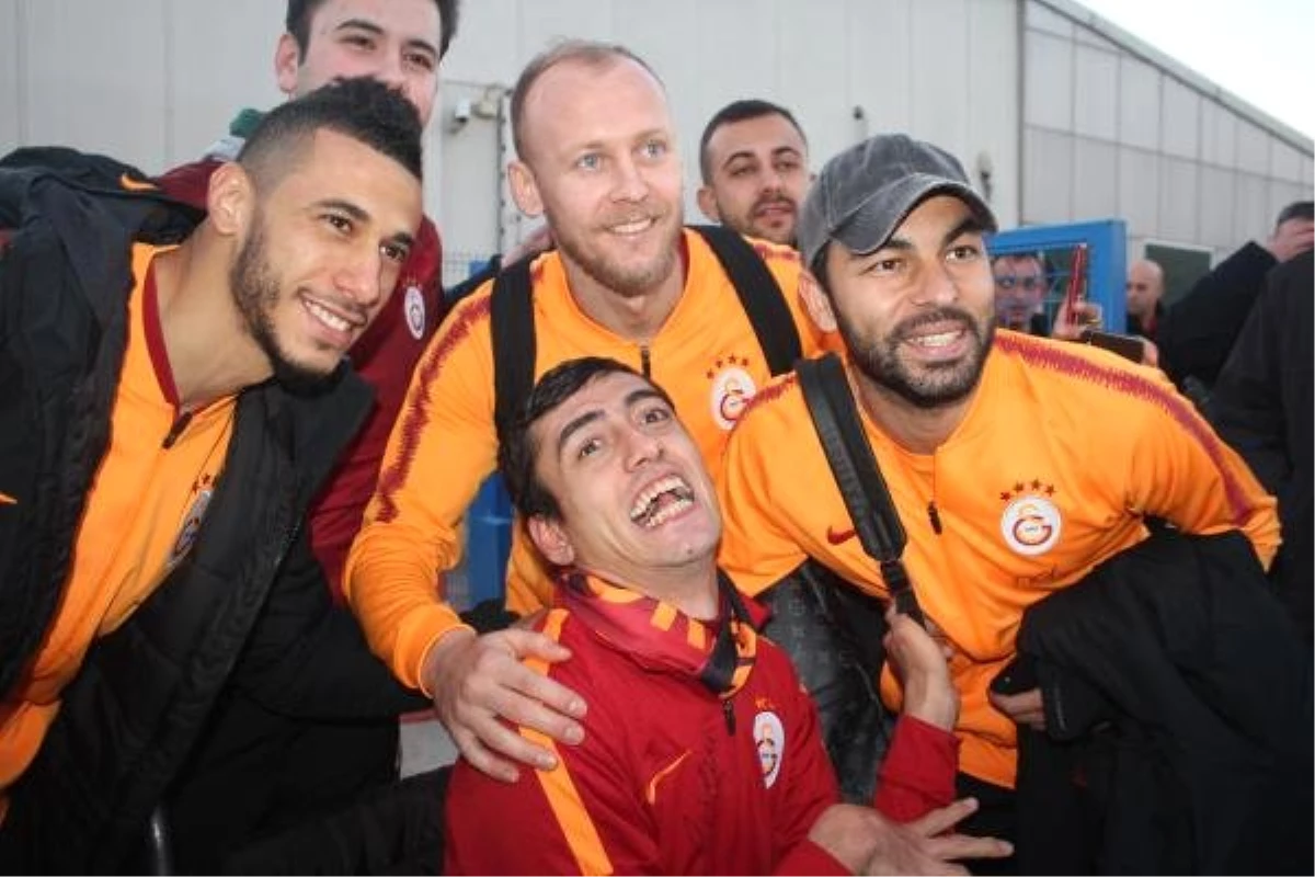 Galatasaray Kafilesi Antalya\'ya Geldi