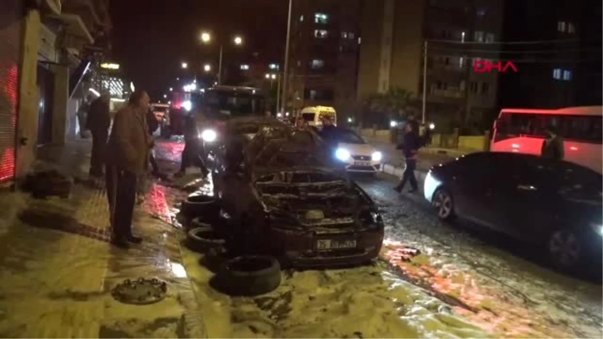 İzmir Seyir Halindeki Otomobil Alev Aldı