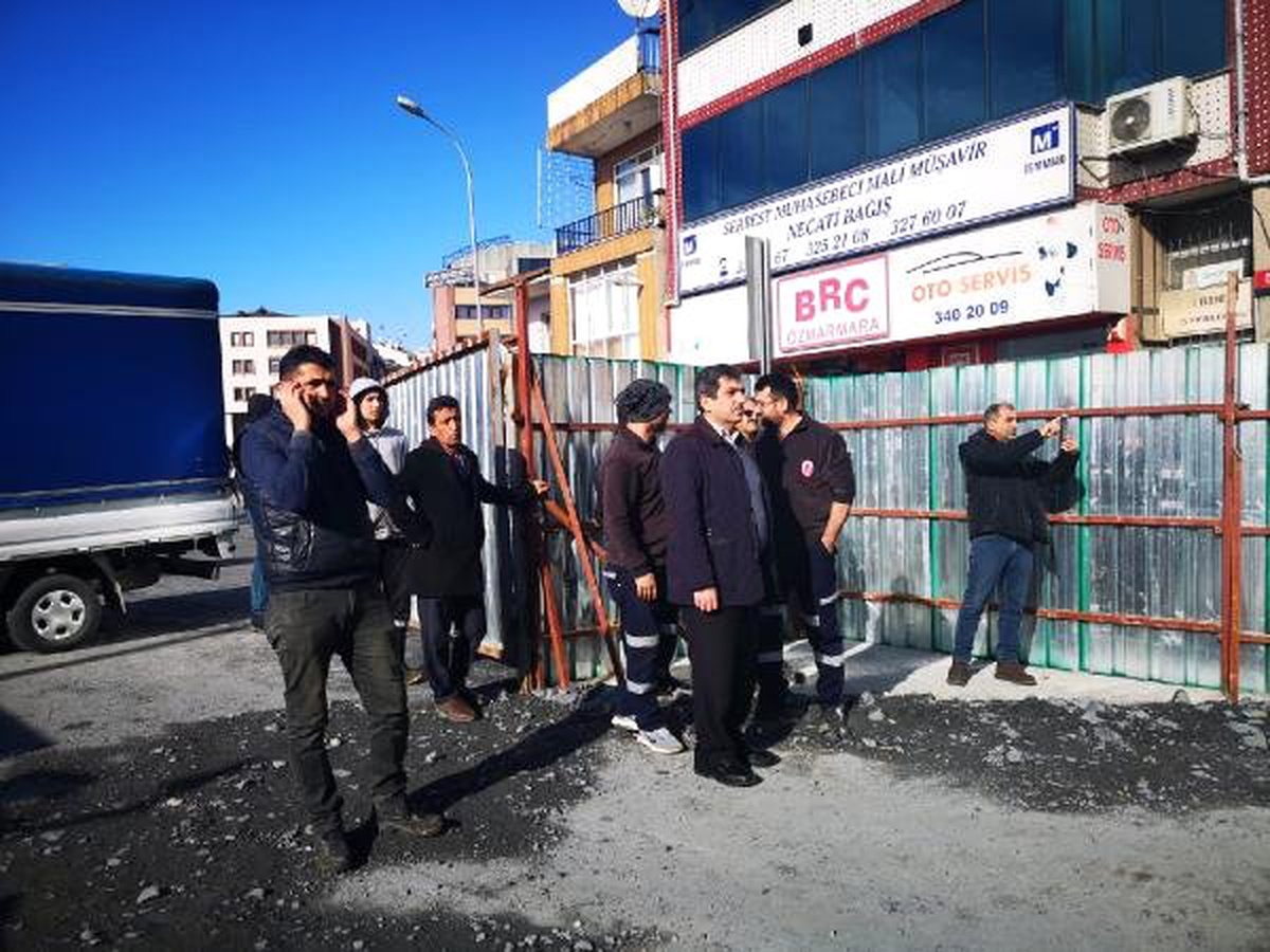 Kadıköy\'de İş Makinesi Doğalgaz Borusunu Patlattı (1)