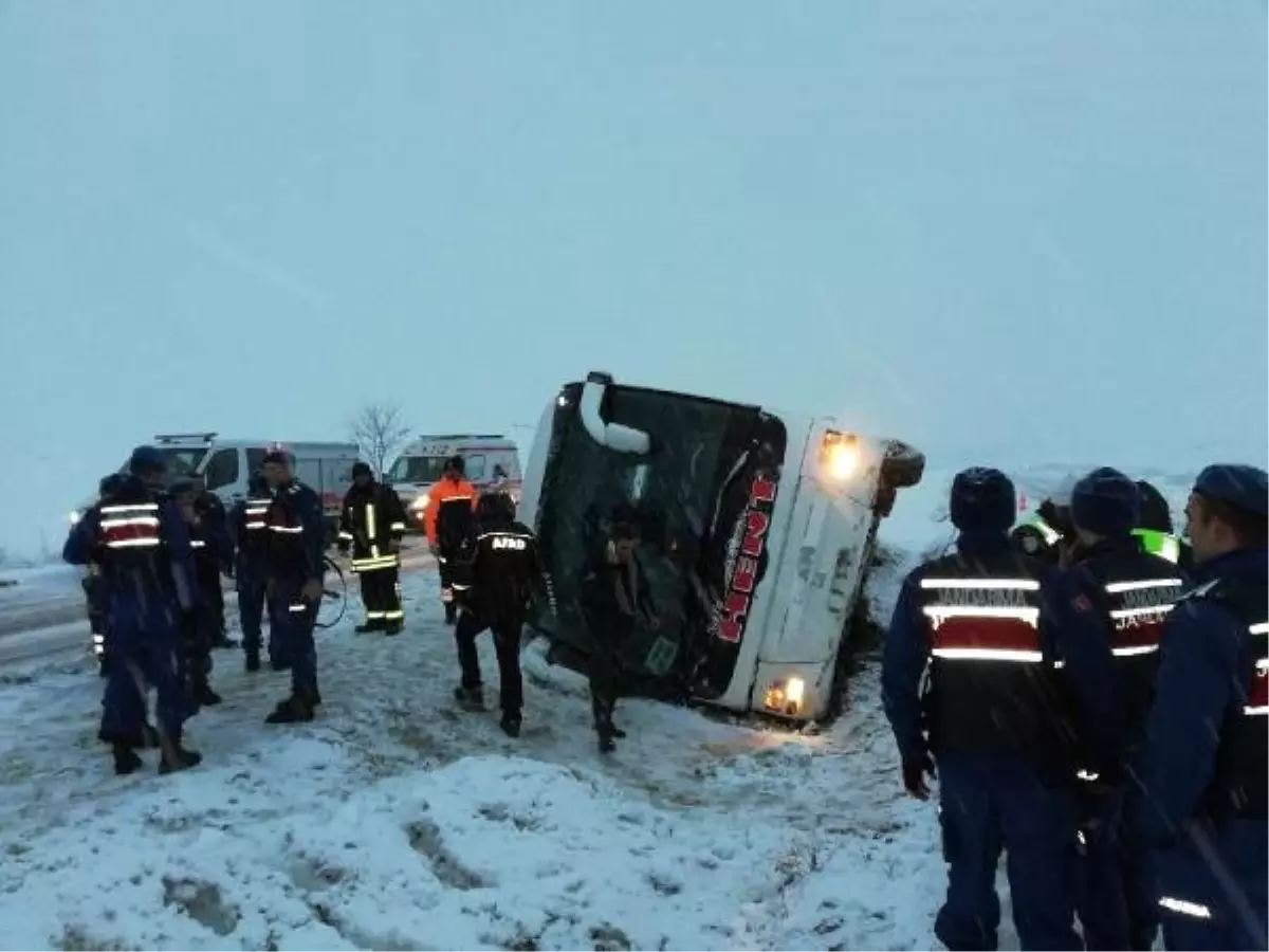 Kayseri\'de Yolcu Otobüsü Devrildi: 24 Yaralı (2)