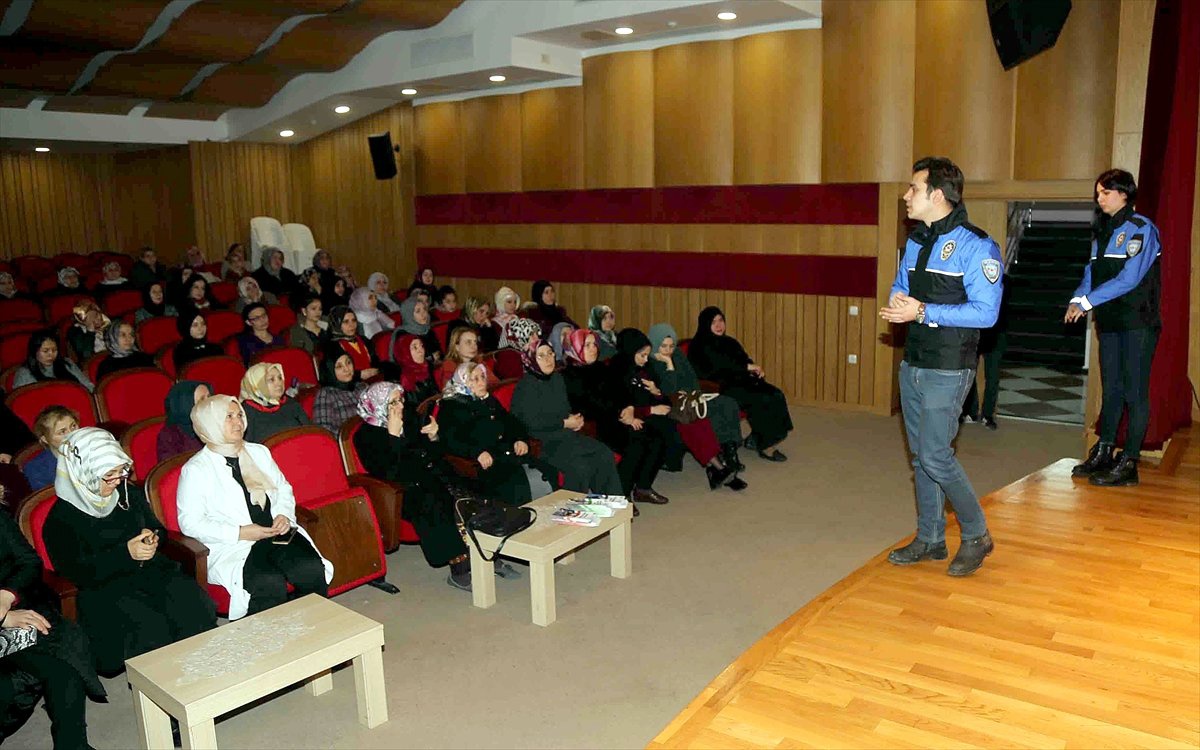 Polislerden Annelere Güvenlik Semineri