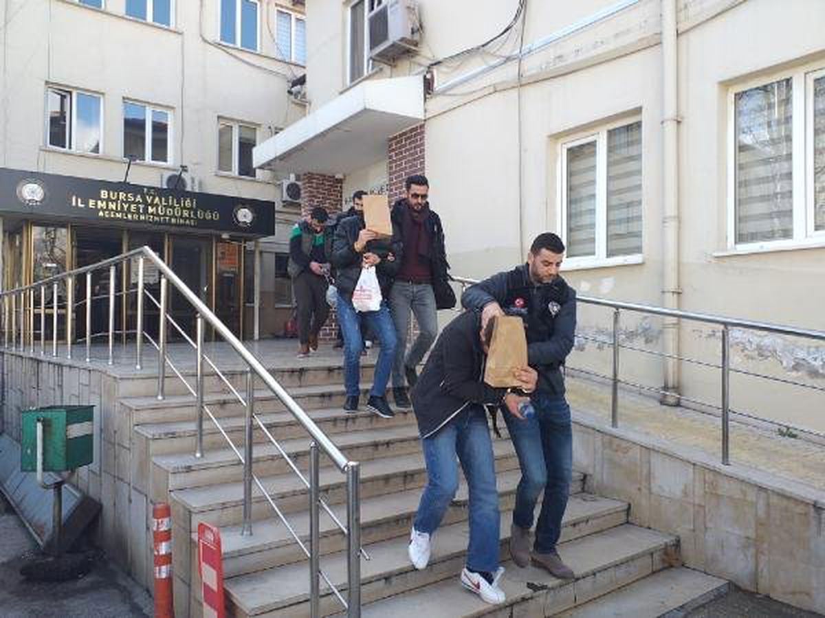Uyuşturucuları Çatıya ve Su Borularına Saklamışlar