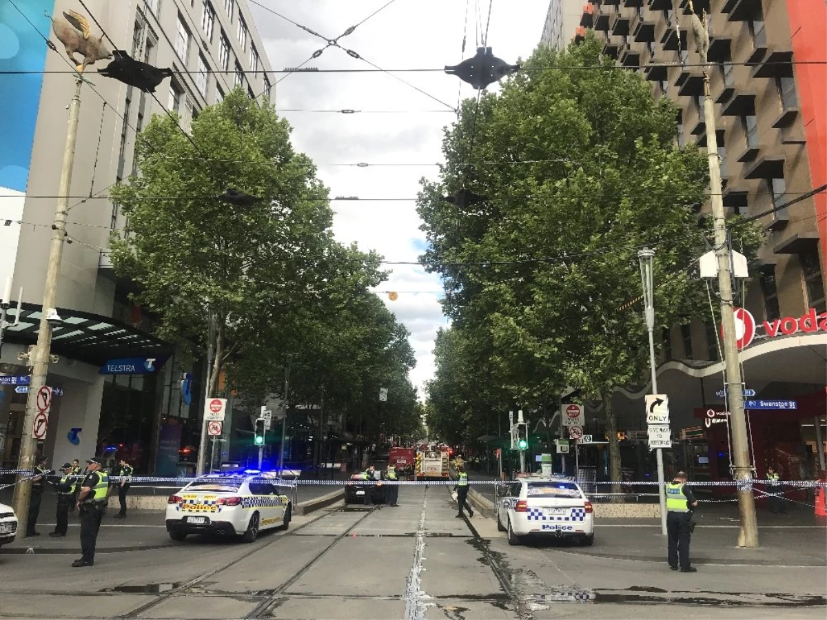 Avustralya\'da Bombalı Saldırgan Alarmı