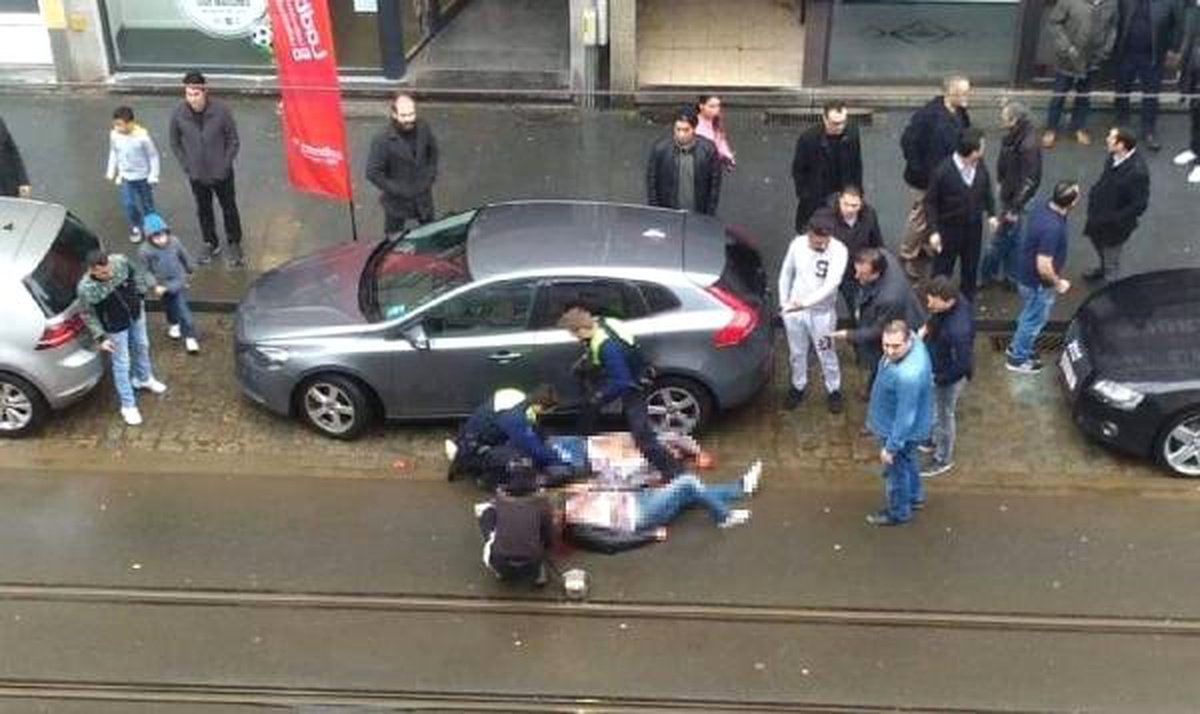 Belçika\'da Türklerin İşlettiği Kafe Önünde Silahlı Saldırı: 1 Türk Hayatını Kaybetti