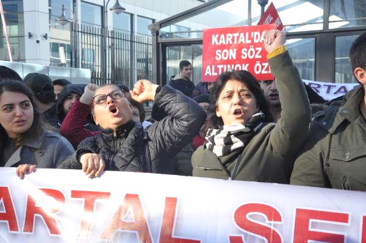 CHP Önünde Altınok Öz\'ün Kartal Adaylığı İçin Eylem