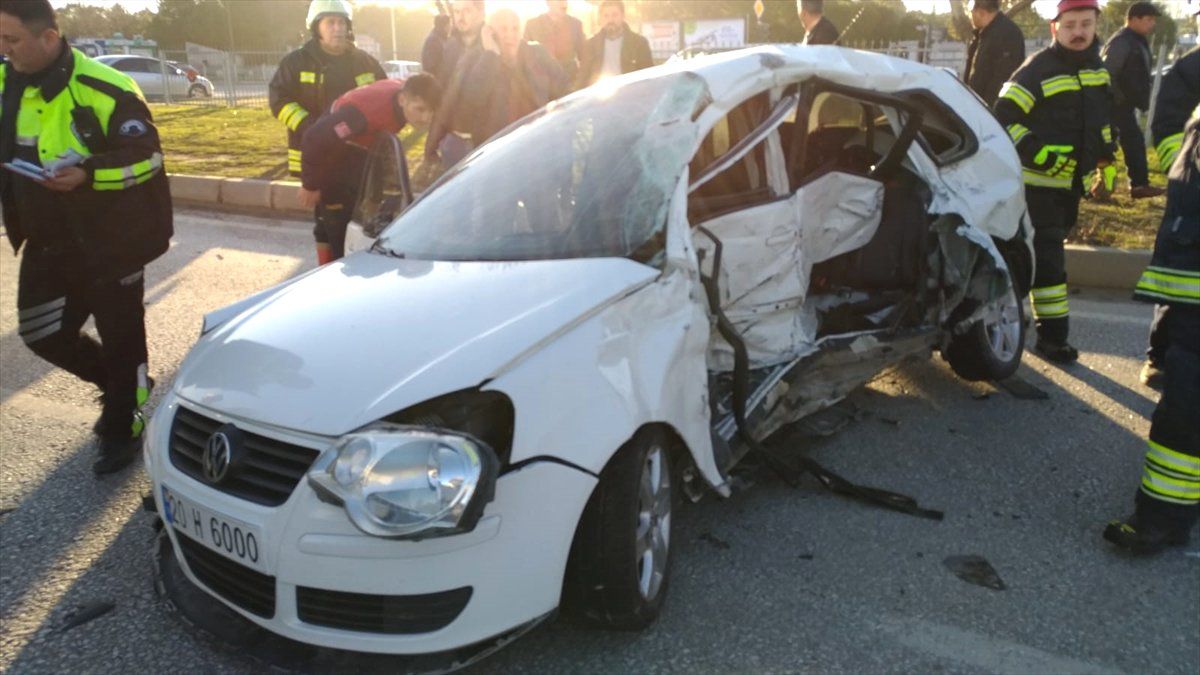 Denizli\'de Trafik Kazası: 1 Ölü, 2 Yaralı