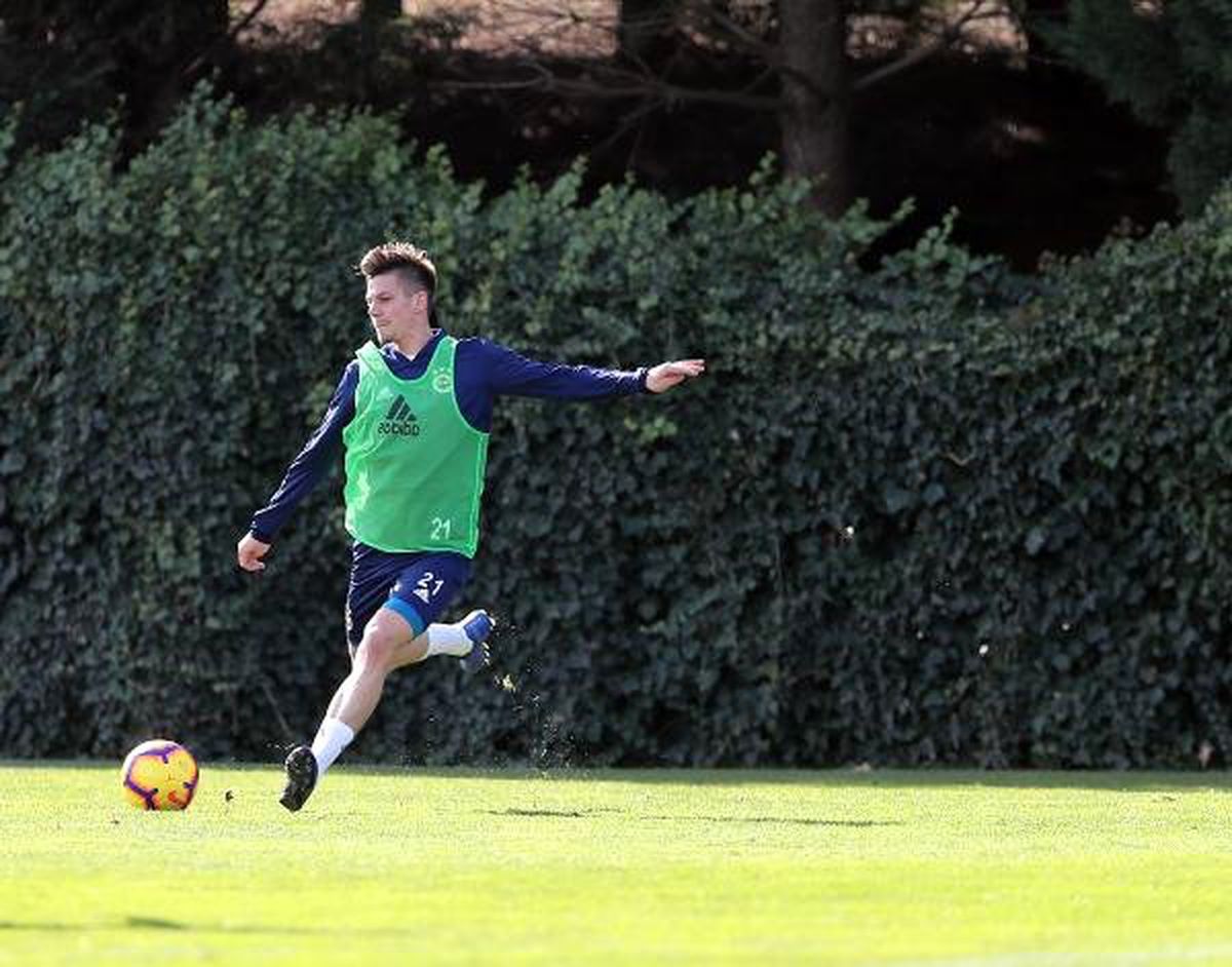 Fenerbahçe\'nin Yeni Transferi Miha Zajc İlk Antrenmanına Çıktı