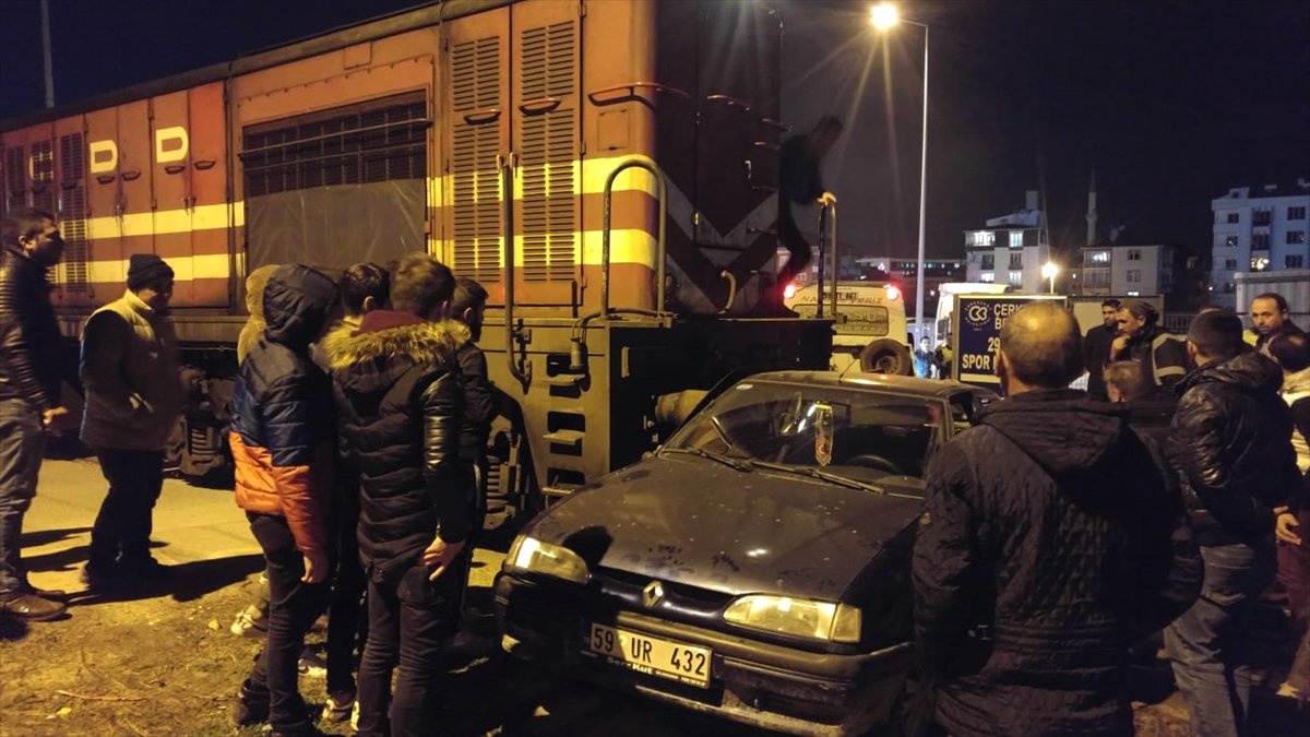 Geçit Kapalıyken Demir Yoluna Girince Lokomotif Çarptı