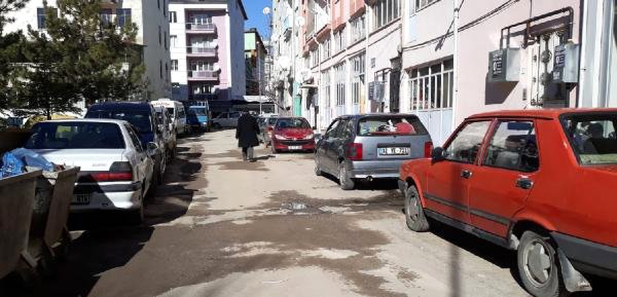 Hastanın Ölümü Sonrası Ambulansın Giremediği Sokaktaki Araçlara Ceza Yazıldı