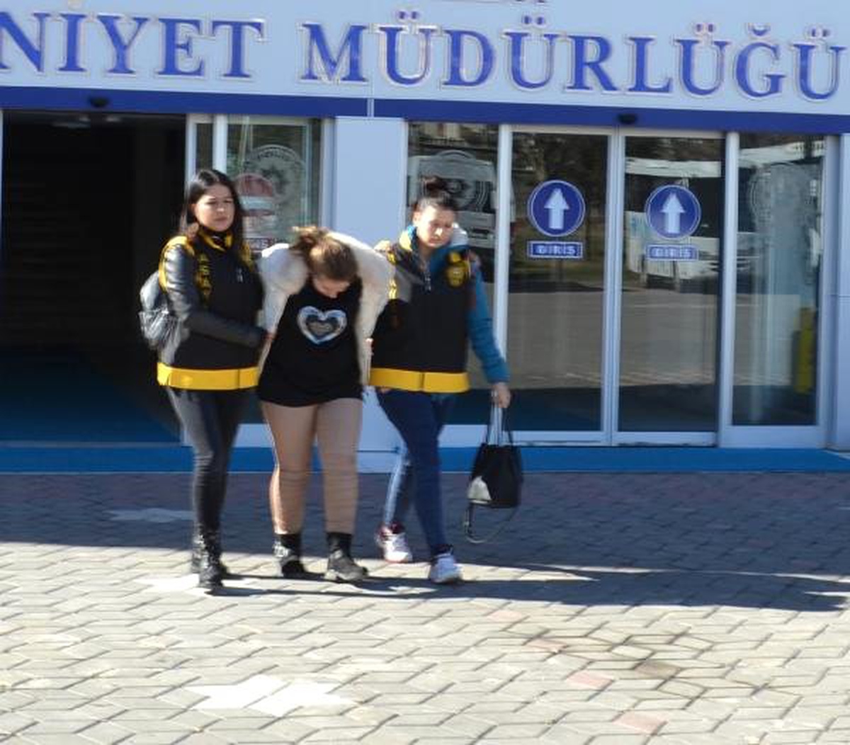 Hırsızlık Şüphelisi Sevgilileri, Kurulan Özel Ekip Yakaladı