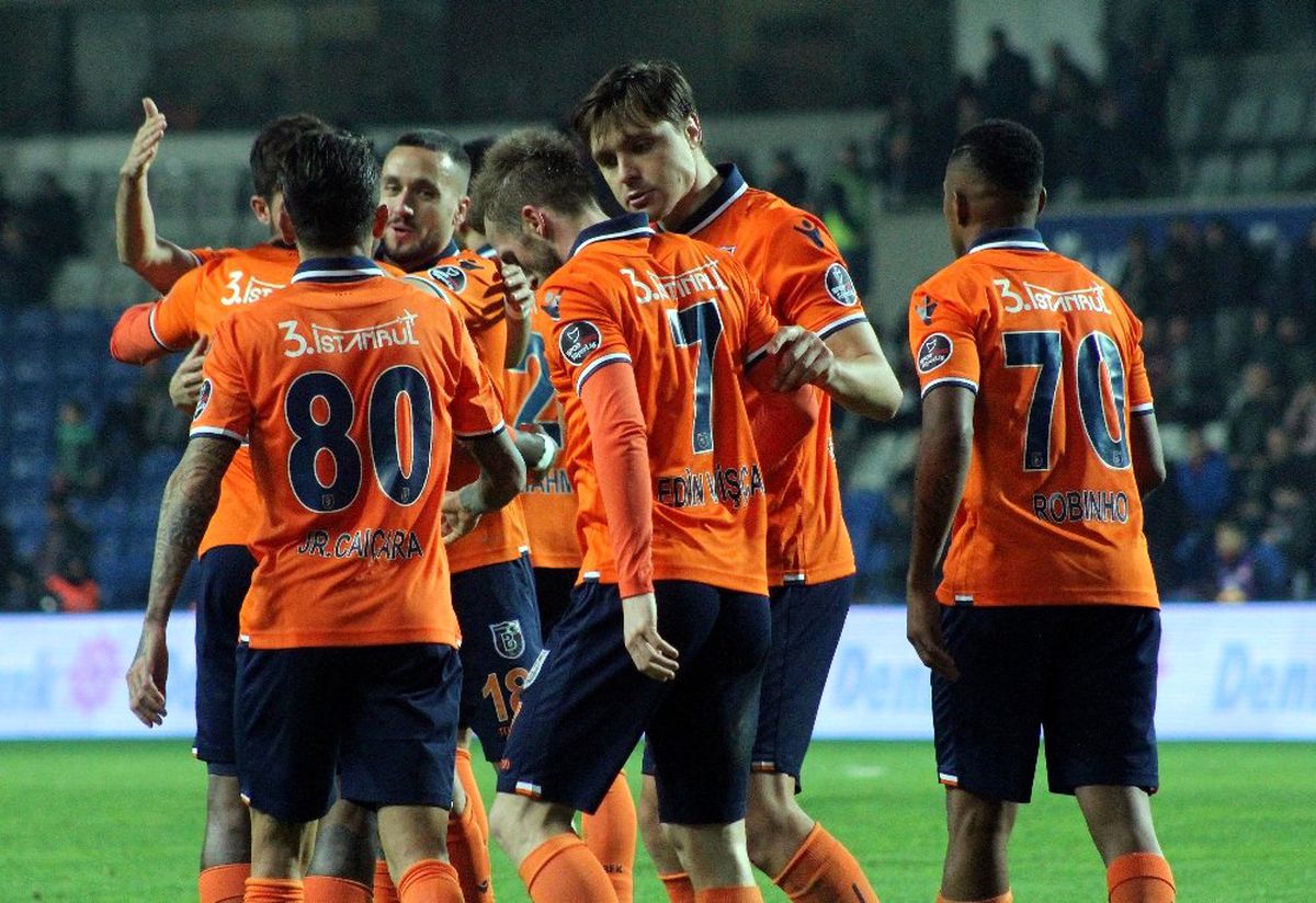 Lider Başakşehir Akhisar Deplasmanında