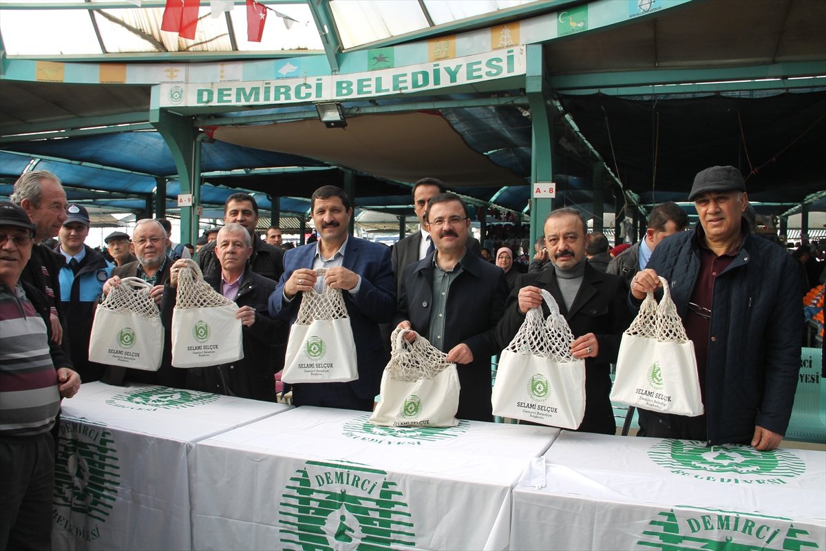 Manisa\'da Vatandaşlara Pazar Filesi Dağıtıldı