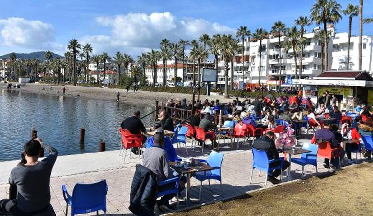 Marmaris\'te Güzel Havayla Sokaklar Doldu