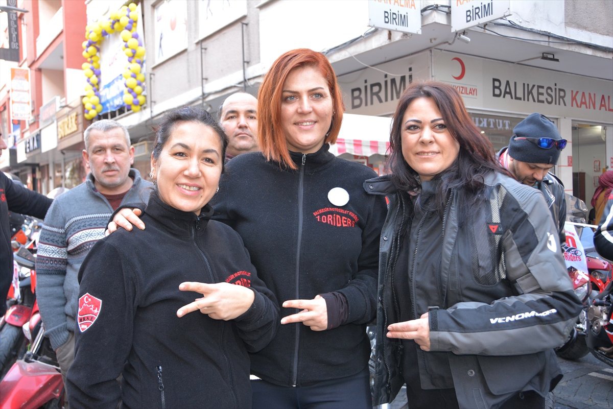 Minik Öykü\'ye Balıkesirli Motosikletçilerden Destek