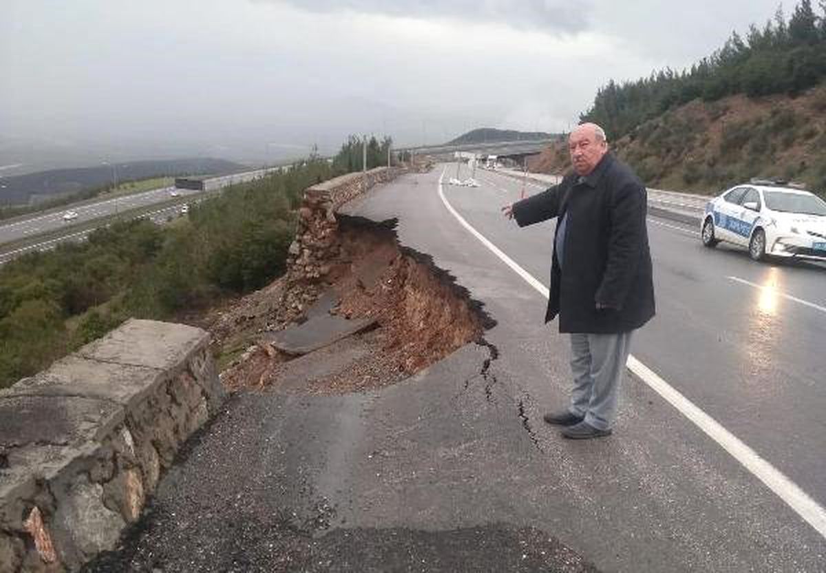 Nurdağı\'nda Yol Çöktü