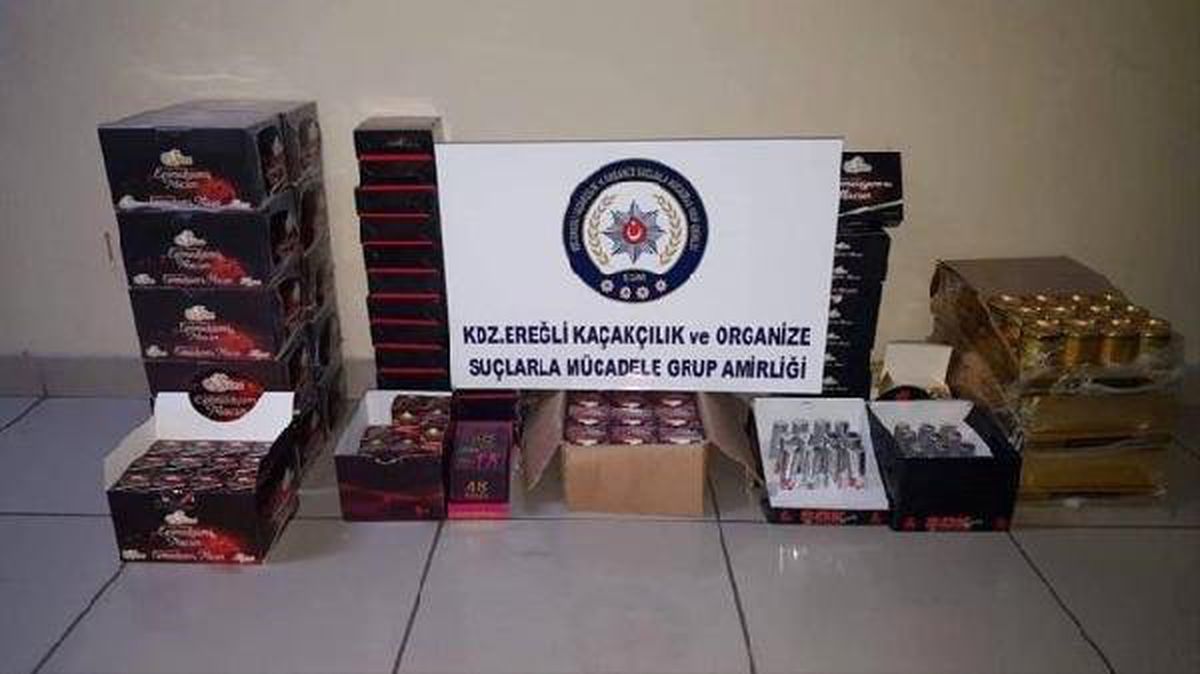 Otomobilde 919 Paket Kaçak Cinsel İçerikli Macun Ele Geçirildi