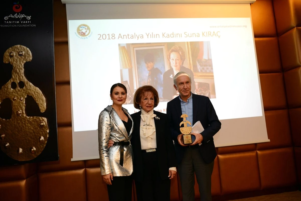 Suna Kıraç\'a, "Yılın Kadını" Ödülü Verildi