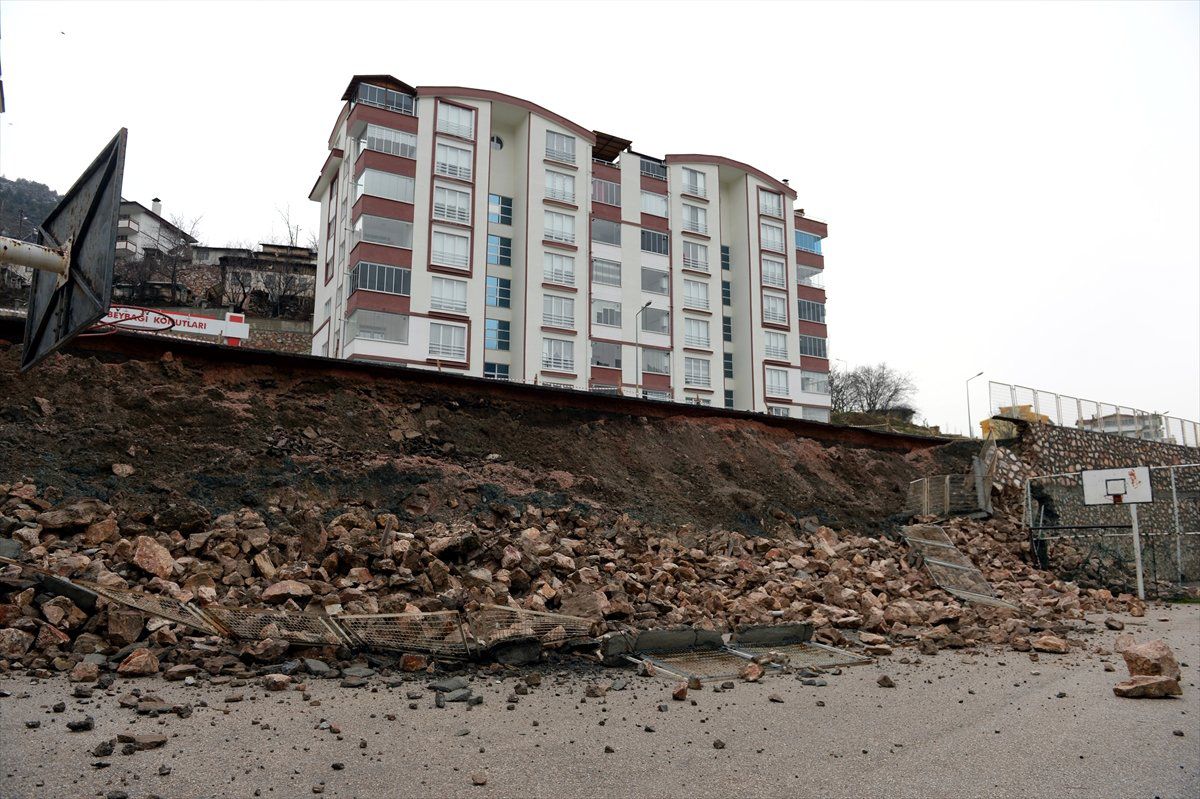 Tokat\'ta Sitenin İstinat Duvarı Çöktü