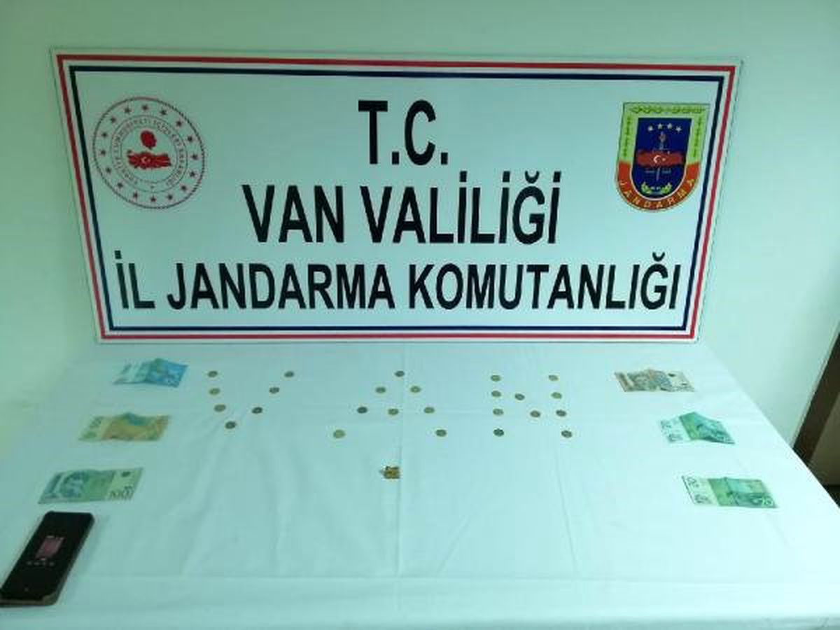 Van\'da 25 Altın Sikke Ele Geçirildi
