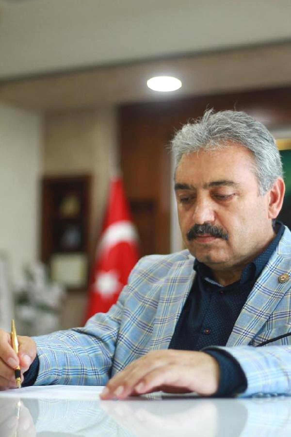 Vasiyeti Gereği Makam Odasının Karşısındaki Mezarlığa Defnedildi