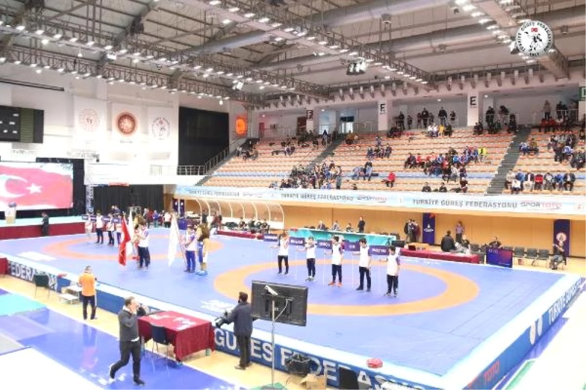 Vehbi Emre ve Hamit Kaplan Grekoromen Güreş Turnuvası\'nda Türkiye\'den 9 Madalya
