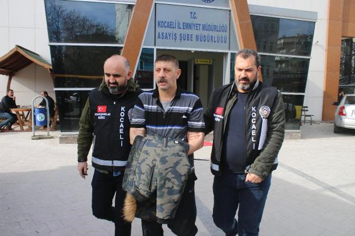 28 Yıl Hapis Cezasıyla Aranıyordu, Evinin Önünde Yakalandı