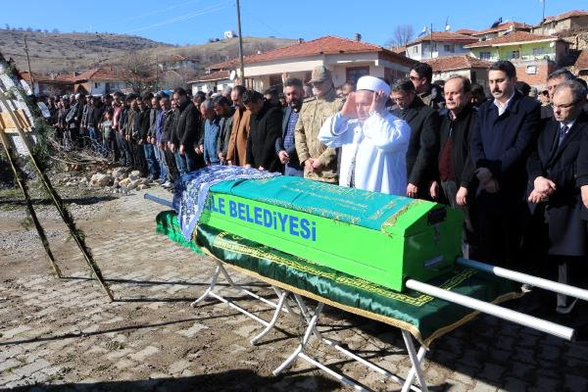 Ampute Milli Takım Kaptanı Çakmak\'ın Annesi Toprağa Verildi