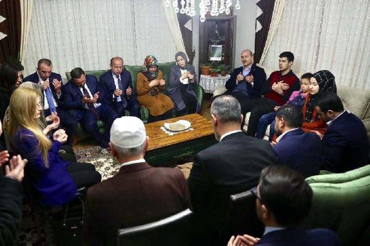 Bakan Soylu, 15 Temmuz Şehidi Özel Harekat Polisi Sancar\'ın Ailesini Ziyaret Etti
