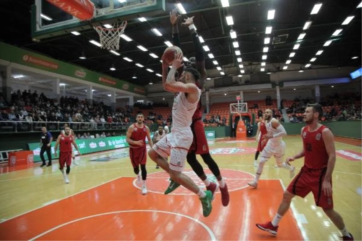 Banvit - Gaziantep Basketbol: 74-82
