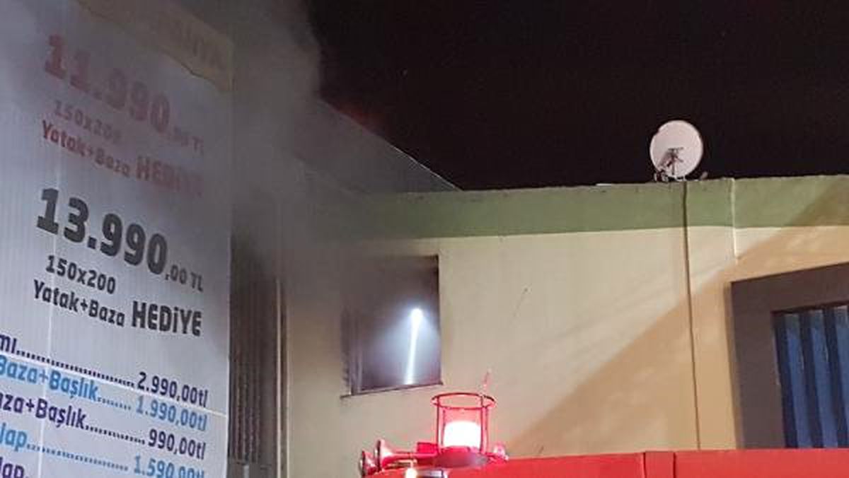 Başakşehir Mobilya Mağazasında Yangın (1)