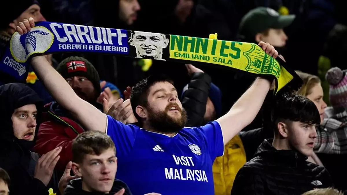 Cardiff City\'de Maç Öncesi Emiliano Sala\'ya Saygı Duruşu