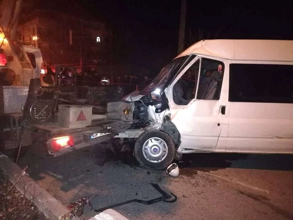 Denizli\'de Trafik Kazası: 1 Ölü, 2 Yaralı