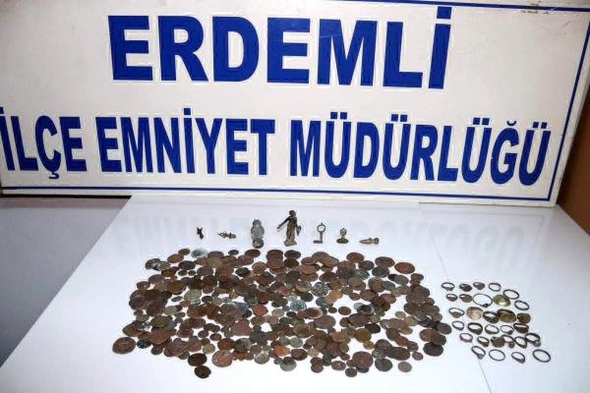 Erdemli\'de Tarihi Eser Operasyonu: 3 Gözaltı
